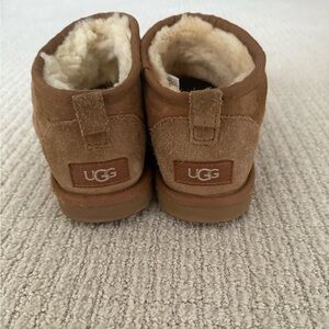 UGG classic ultra mini boot - big kid - chestnut